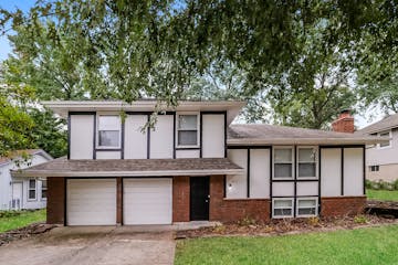 18717 HANTHORNE DR INDEPENDENCE, MO 64057